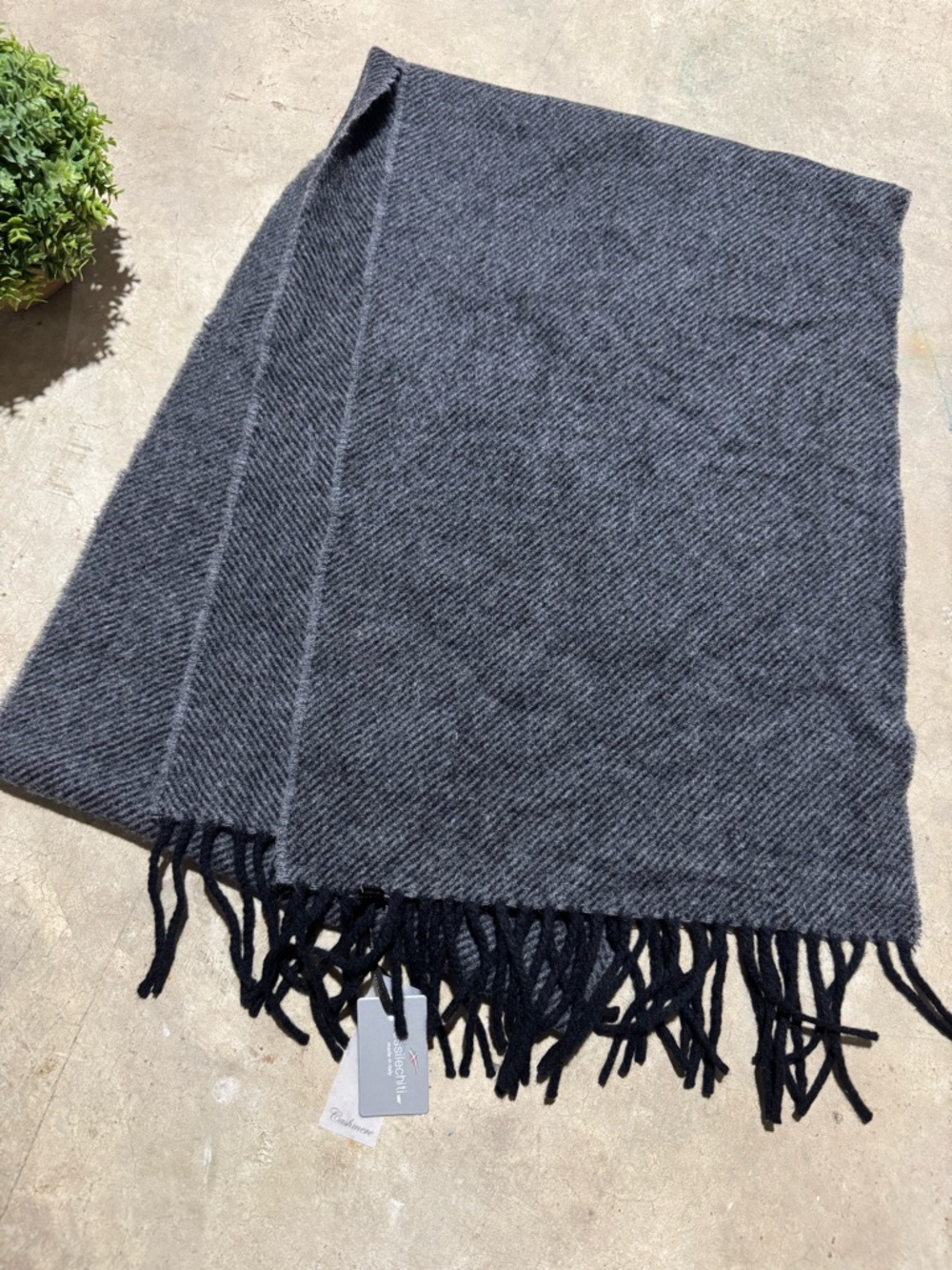 Tessilechti NWT 100% Cashmere Scarf Gray Fringe Winter Classic Cozy‎ Christmas